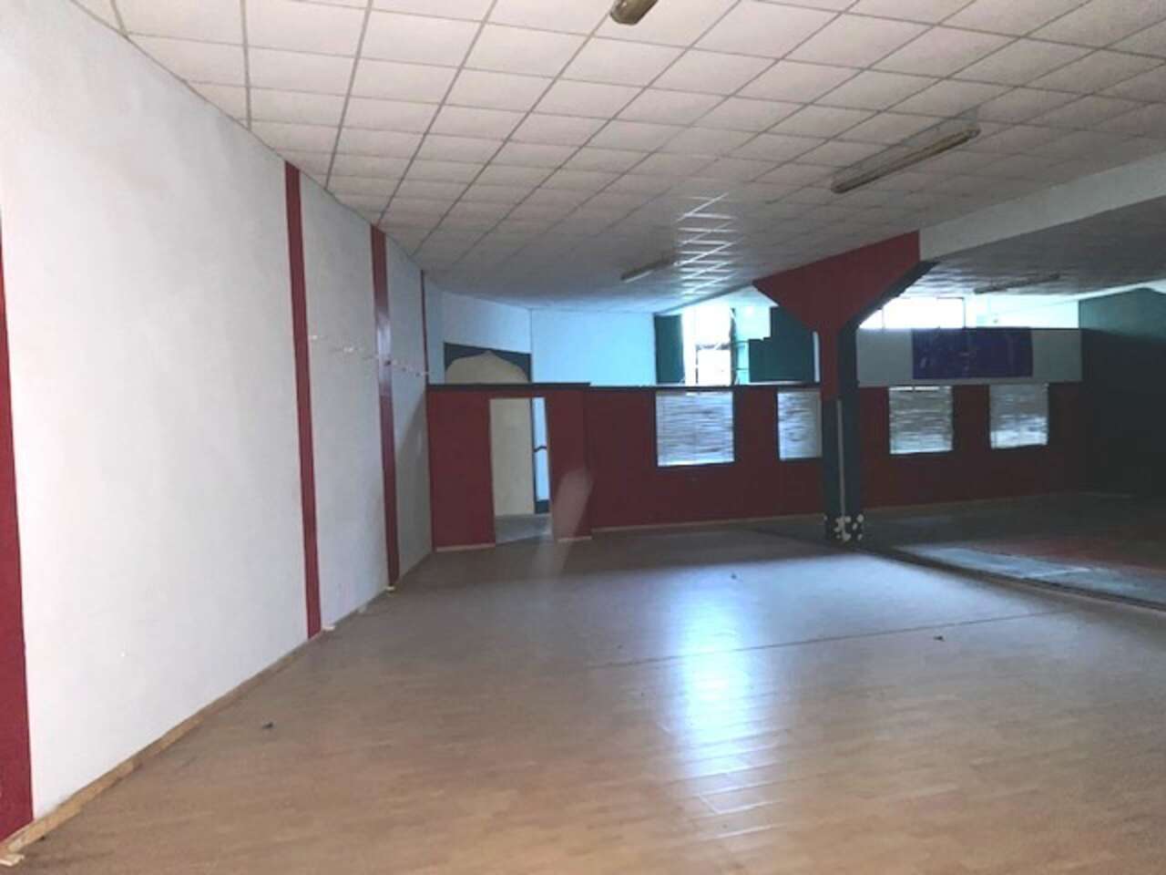 LOCALE COMMERCIALE DA RISTRUTTURARE LOCALE COMMERCIALE DA RISTRUTTURARE