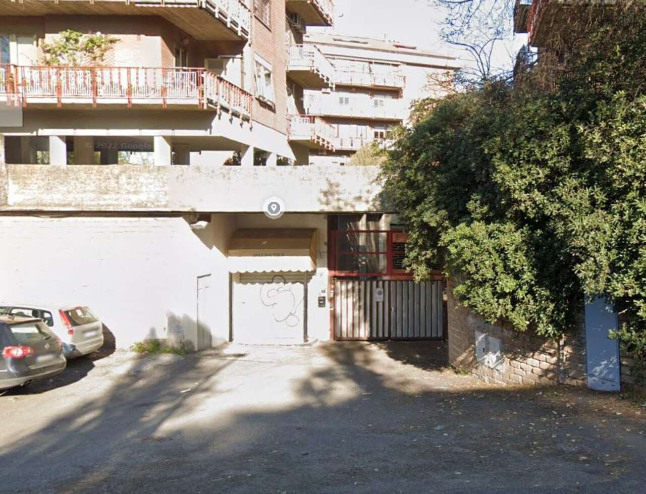 LOCALE COMMERCIALE DA RISTRUTTURARE LOCALE COMMERCIALE DA RISTRUTTURARE