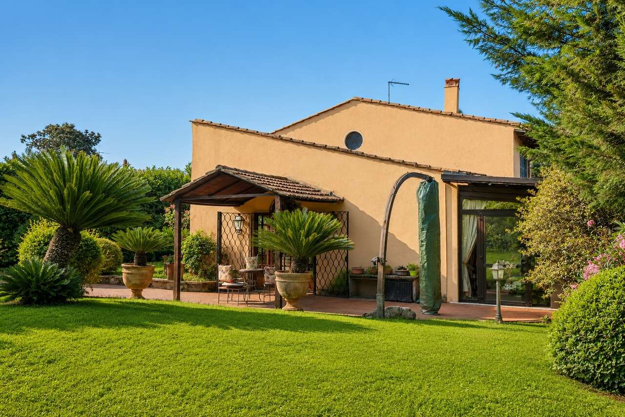 SCORANO, VILLA CON GIARDINO SCORANO, VILLA CON GIARDINO