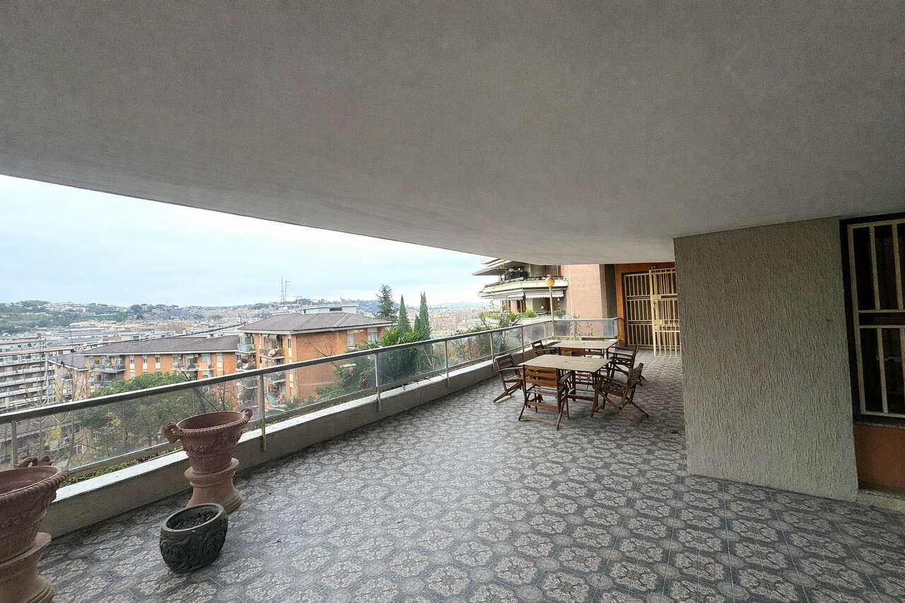 VIALE VATICANO, AMPIO APPARTAMENTO VIALE VATICANO, AMPIO APPARTAMENTO