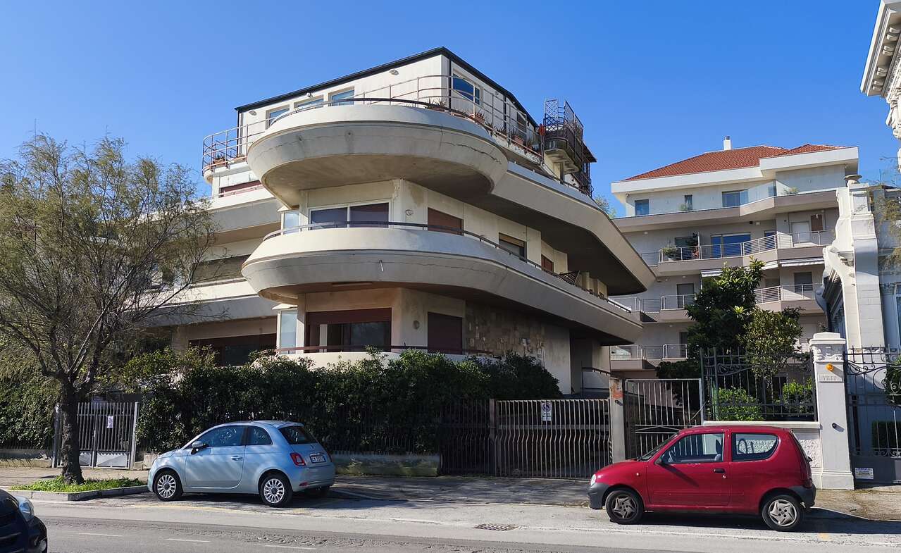PESCARA VENDITA INTERO STABILE FRONTE MARE PESCARA VENDITA INTERO STABILE FRONTE MARE