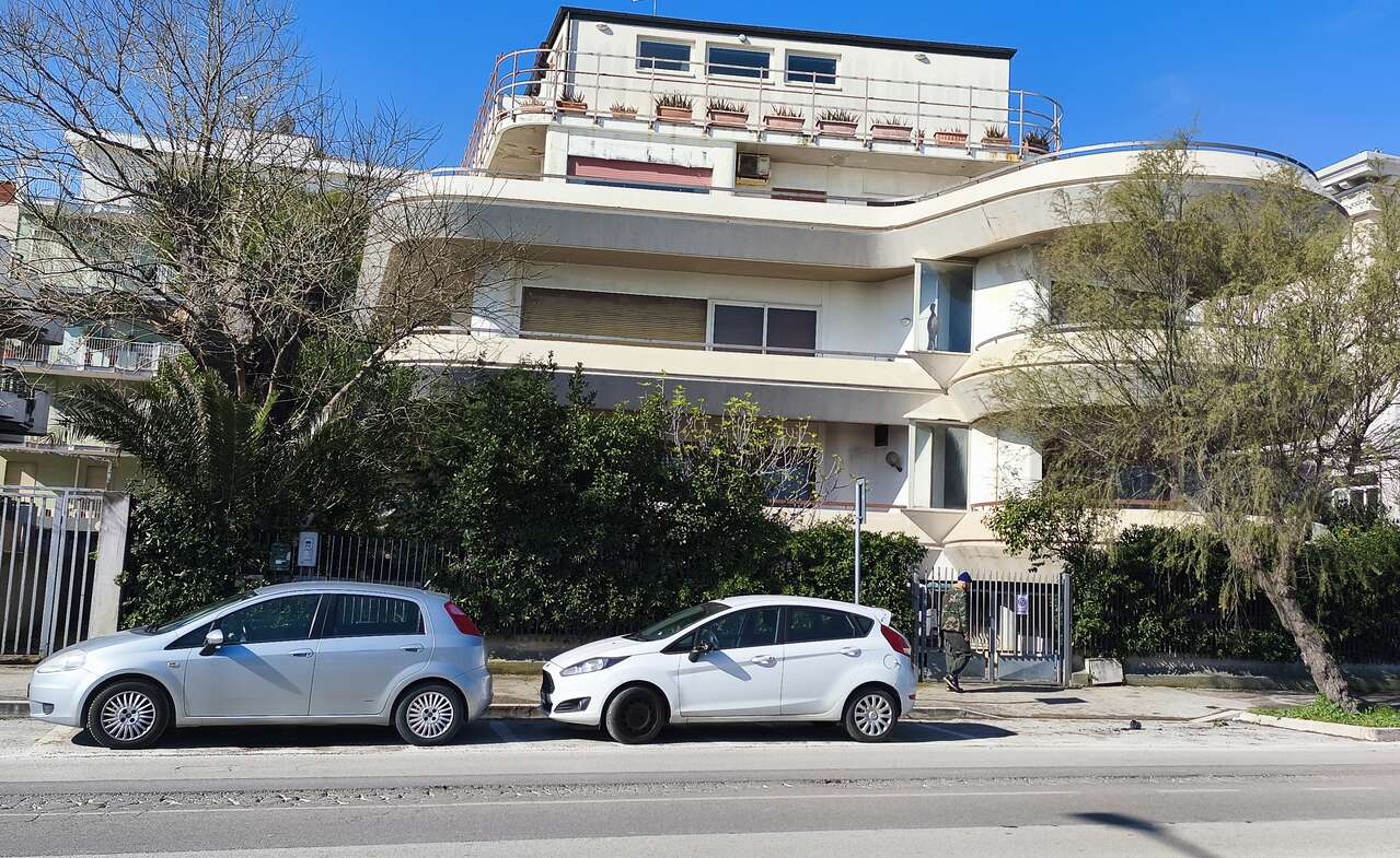 PESCARA VENDITA INTERO STABILE FRONTE MARE PESCARA VENDITA INTERO STABILE FRONTE MARE