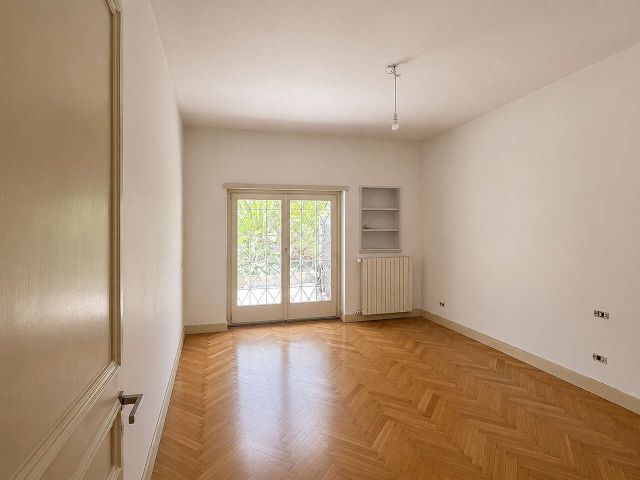 PARIOLI, AMPIO APPARTAMENTO CON GIARDINO