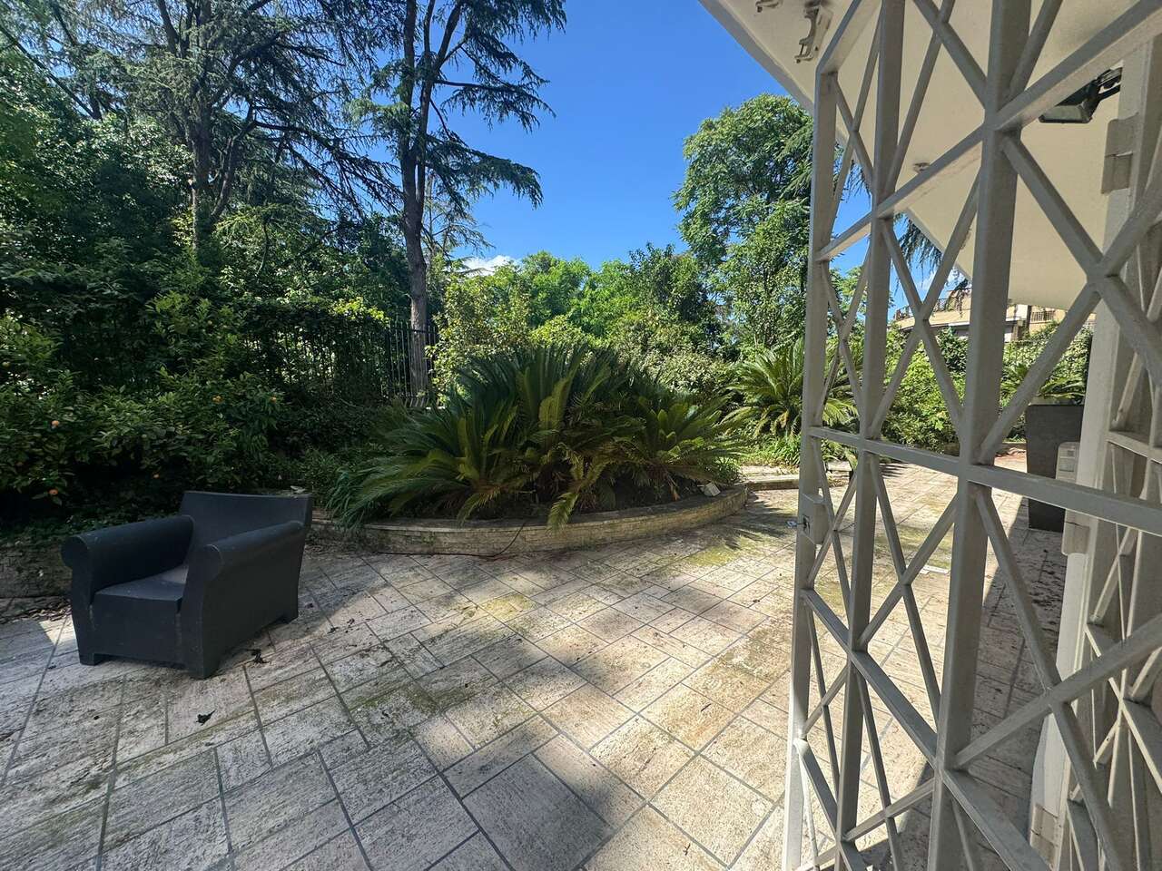 PARIOLI, ELEGANTE APPARTAMENTO CON GIARDINO