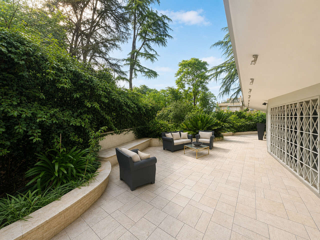 PARIOLI, ELEGANTE APPARTAMENTO CON GIARDINO