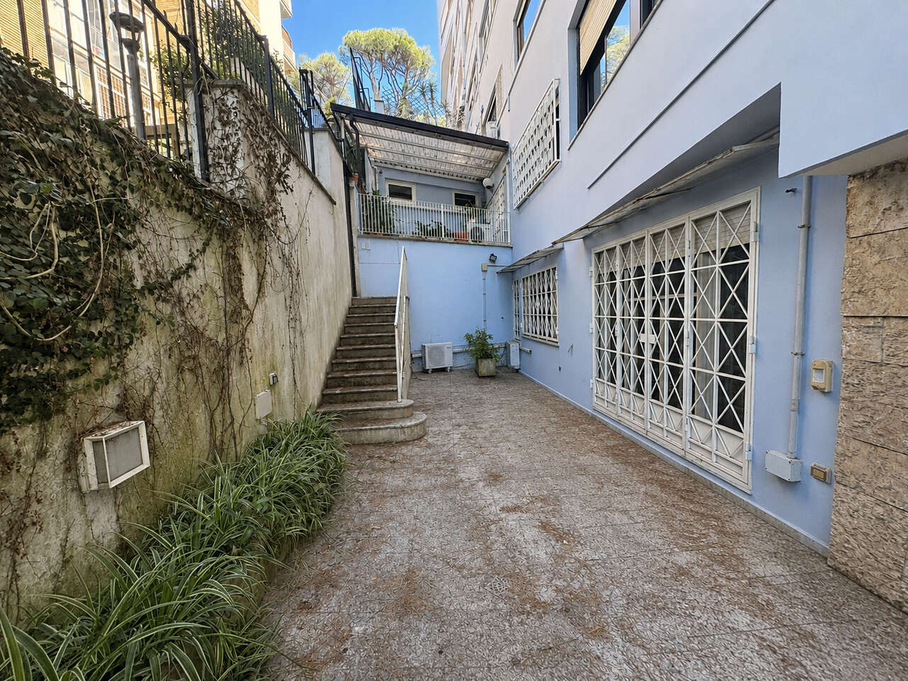PARIOLI, ELEGANTE APPARTAMENTO CON GIARDINO