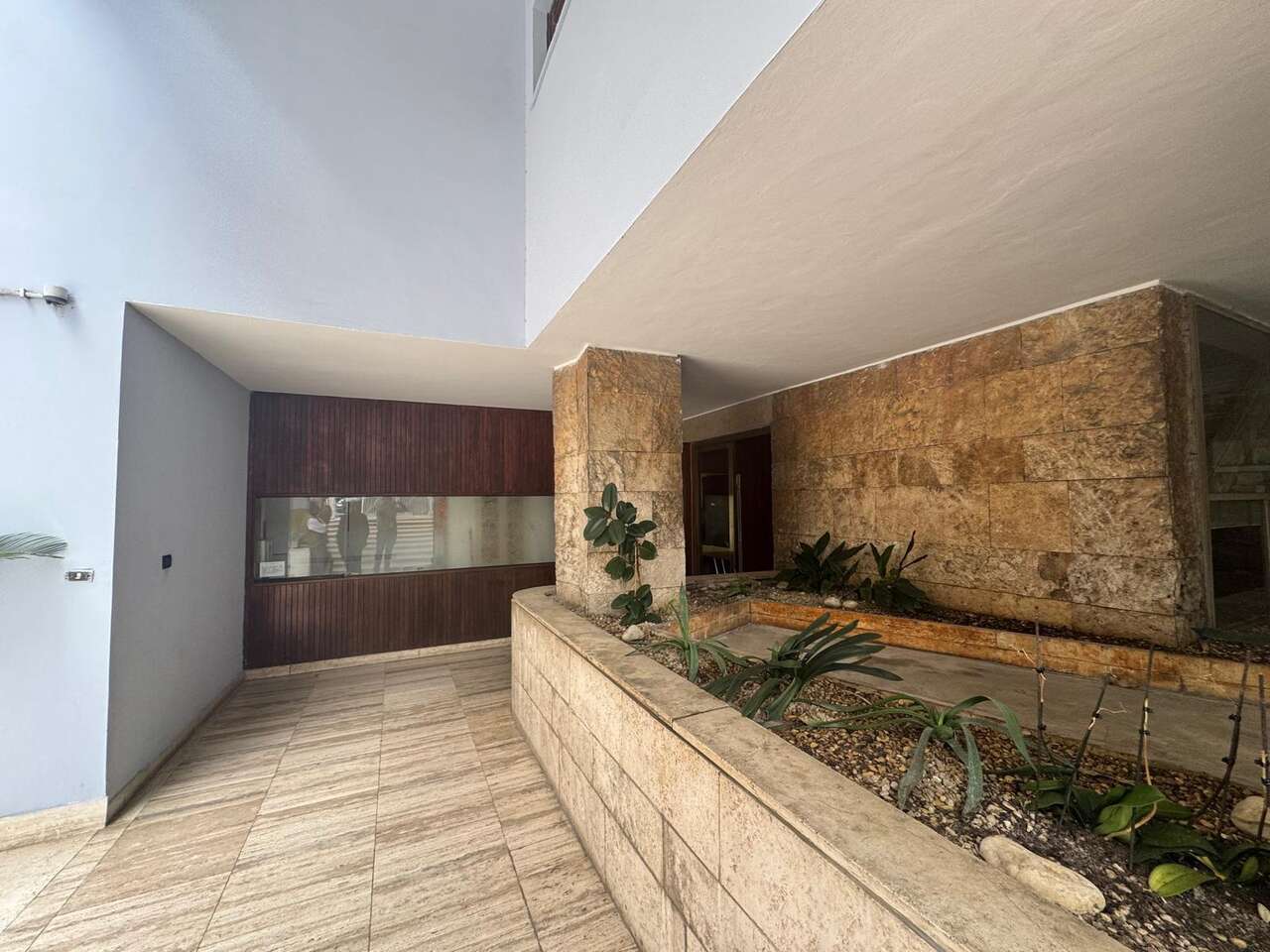 PARIOLI, ELEGANTE APPARTAMENTO CON GIARDINO