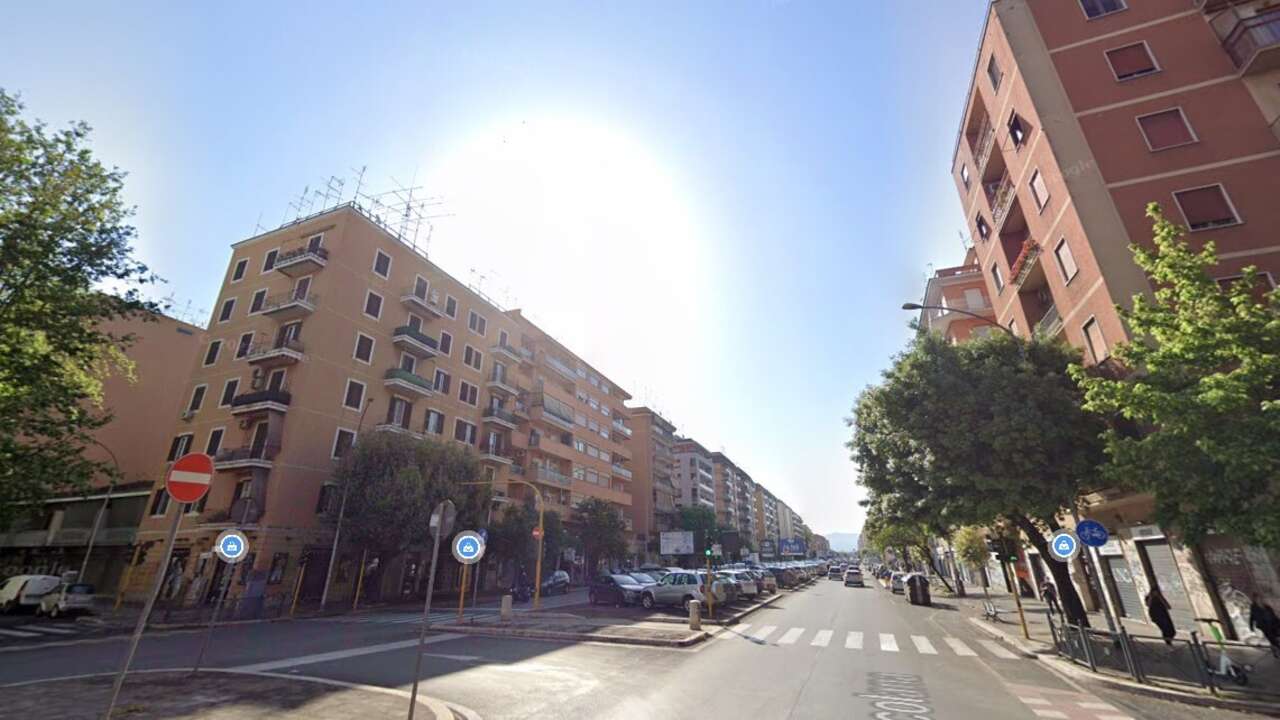 TUSCOLANA, LOCALE CON ALTA REDDITIVITA' TUSCOLANA, LOCALE CON ALTA REDDITIVITA'