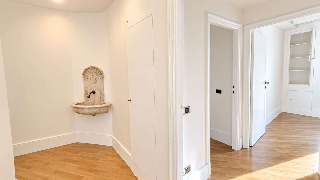 PARIOLI, ELEGANTE APPARTAMENTO CON BALCONE PARIOLI, ELEGANTE APPARTAMENTO CON BALCONE