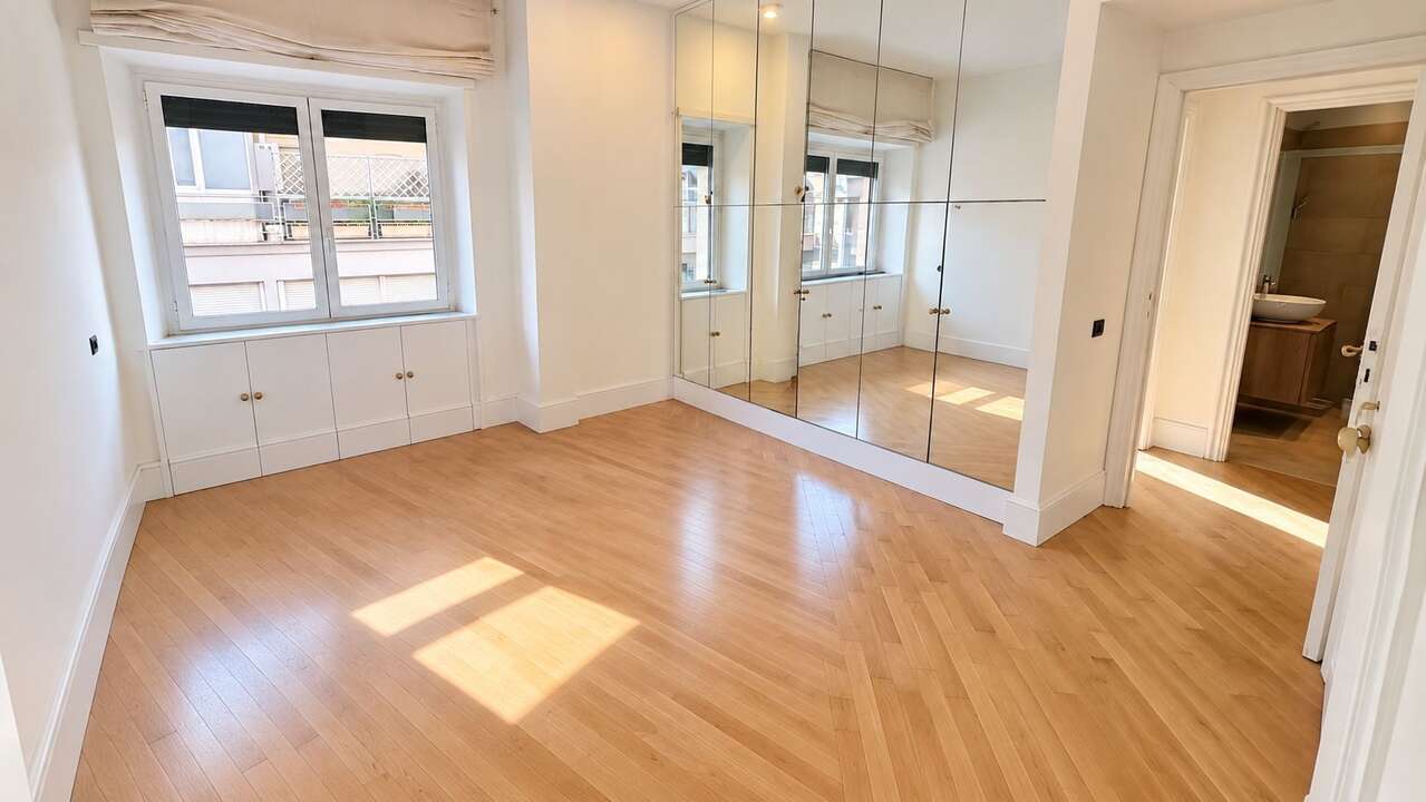 PARIOLI, ELEGANTE APPARTAMENTO CON BALCONE PARIOLI, ELEGANTE APPARTAMENTO CON BALCONE