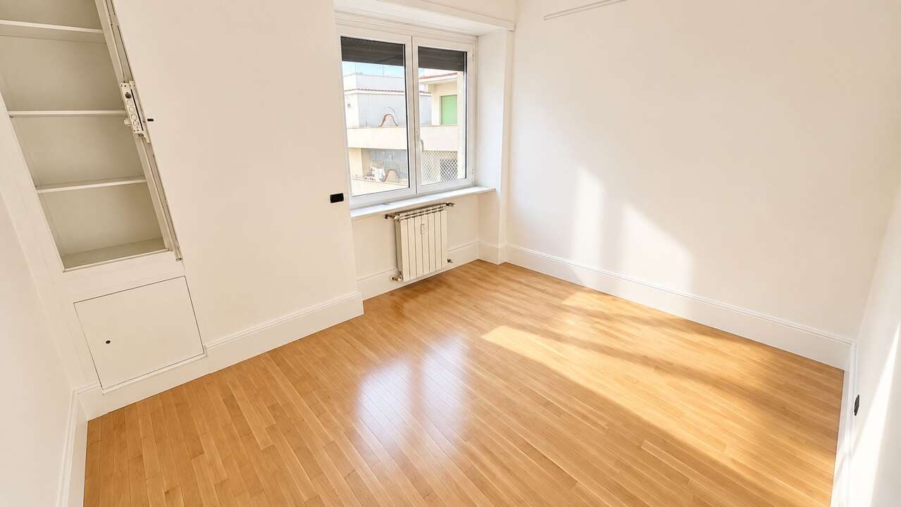 PARIOLI, ELEGANTE APPARTAMENTO CON BALCONE PARIOLI, ELEGANTE APPARTAMENTO CON BALCONE