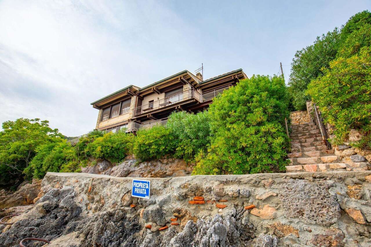 PORTO SANTO STEFANO PRESTIGIOUS VILLA