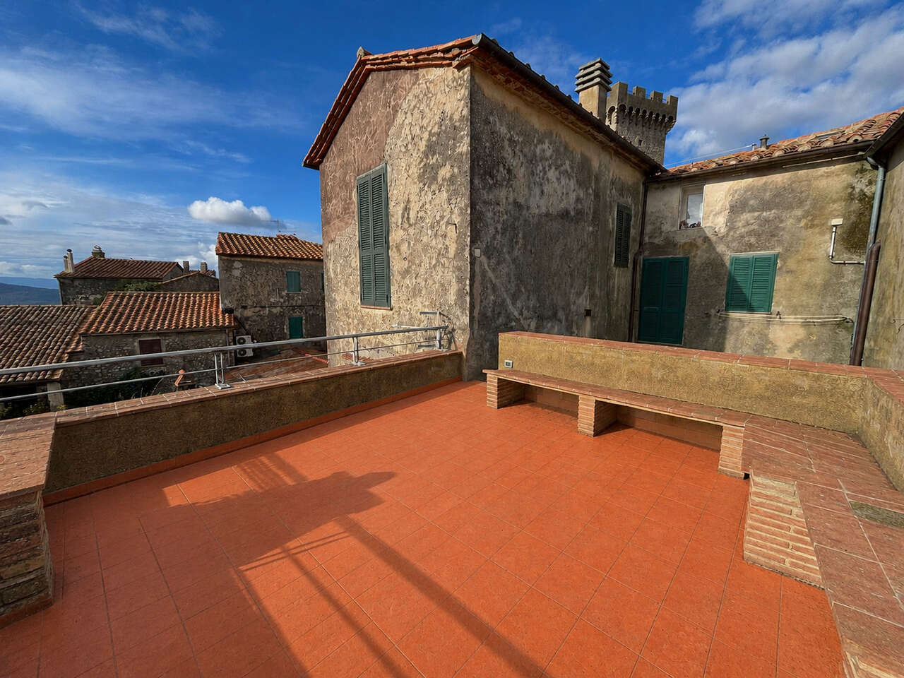 APPARTAMENTO NEL CENTRO STORICO DI CAPALBIO APPARTAMENTO NEL CENTRO STORICO DI CAPALBIO