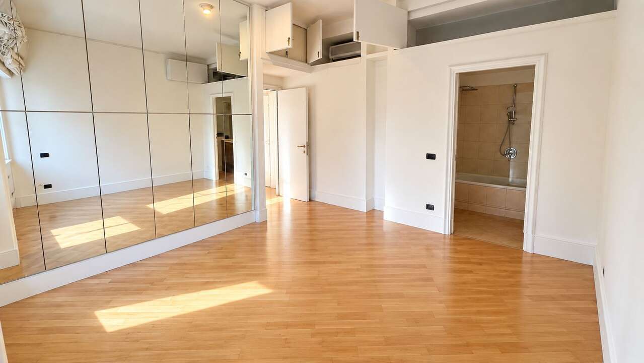PARIOLI, ELEGANT APARTMENT WITH BALCONY PARIOLI, ELEGANT APARTMENT WITH BALCONY