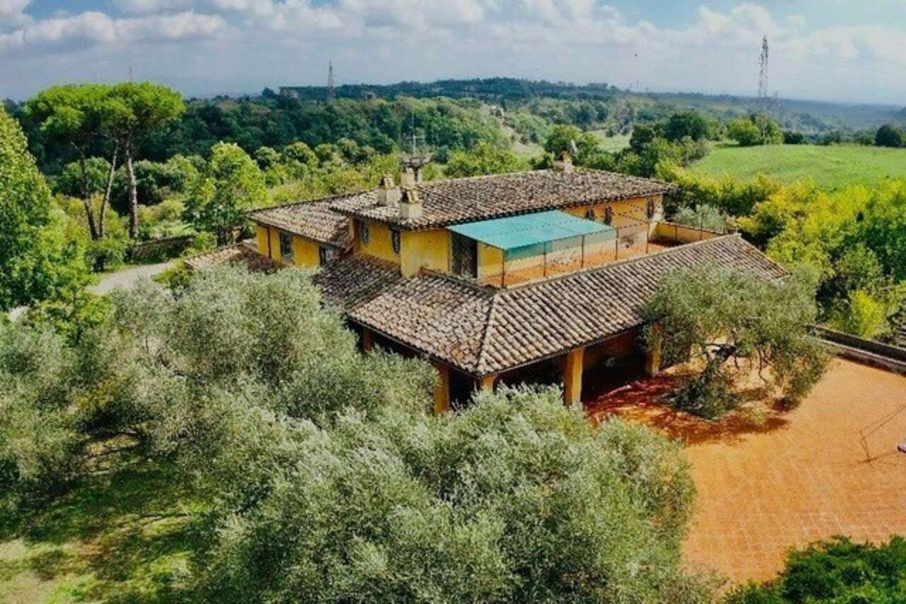PARCO DI VEIO ESCLUSIVA VILLA IN VENDITA PARCO DI VEIO ESCLUSIVA VILLA IN VENDITA