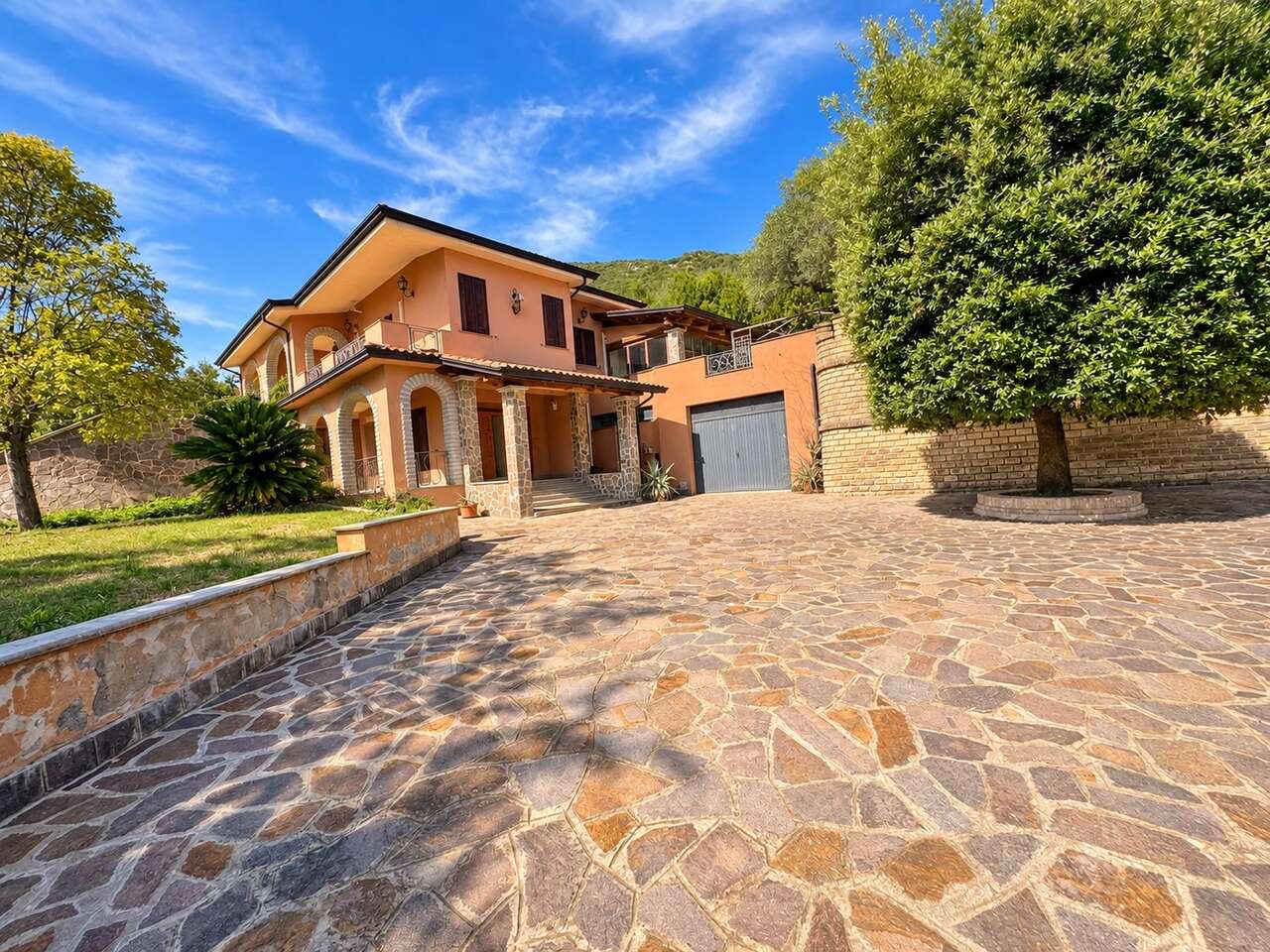 MONTE SORATTE, PRESTIGIOSA VILLA MONTE SORATTE, PRESTIGIOSA VILLA