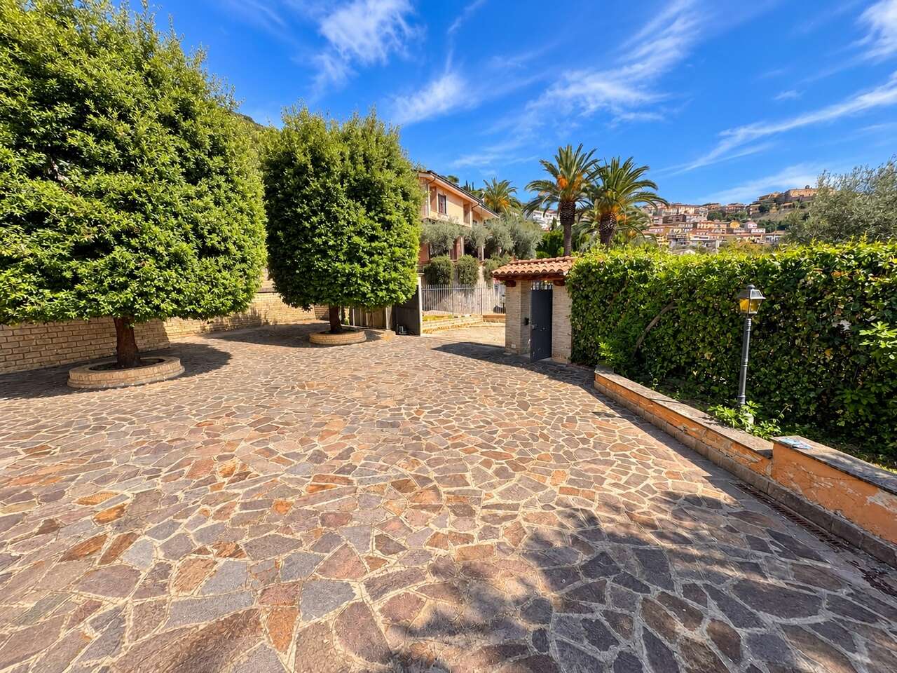 MONTE SORATTE, PRESTIGIOSA VILLA MONTE SORATTE, PRESTIGIOSA VILLA