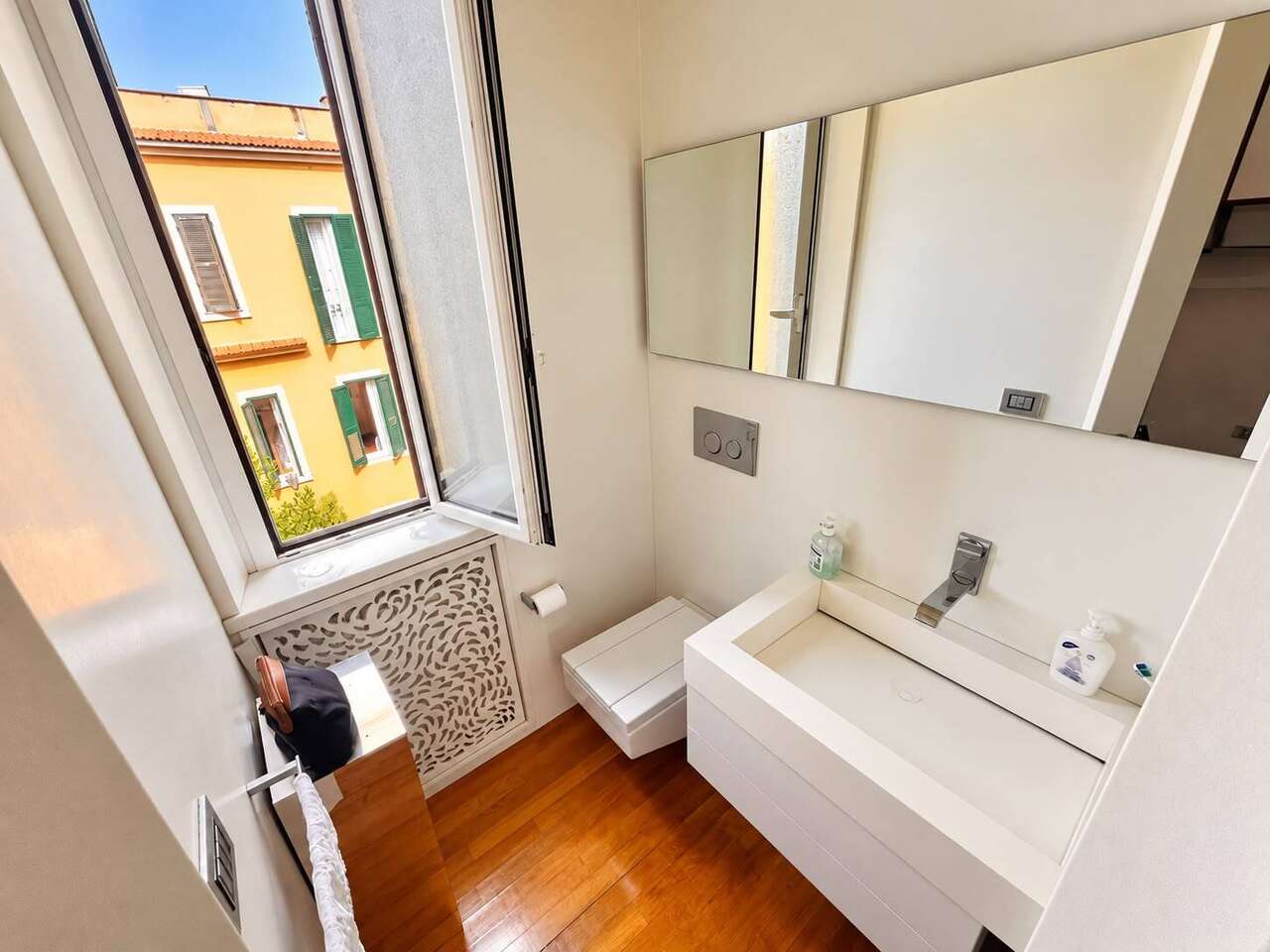 IMMOBILE DAL DESIGN MODERNO IN VILLINO LIBERTY