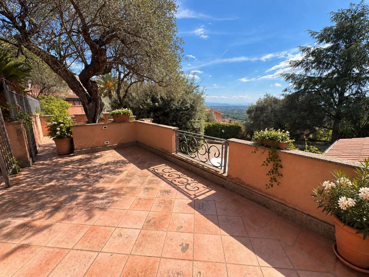 MONTE SORATTE, PRESTIGIOSA VILLA DIVISIBILE