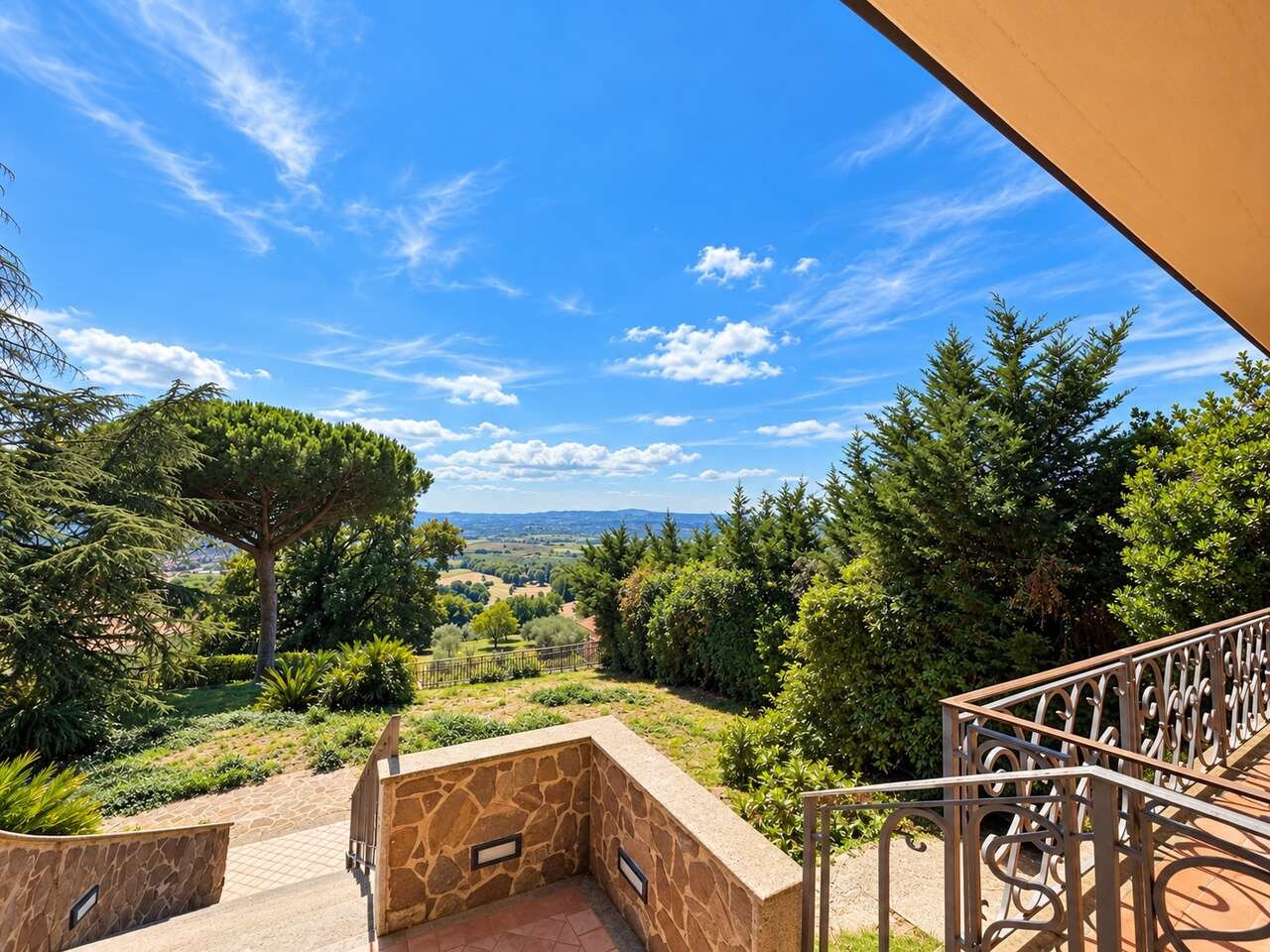 MONTE SORATTE, PRESTIGIOSA VILLA DIVISIBILE