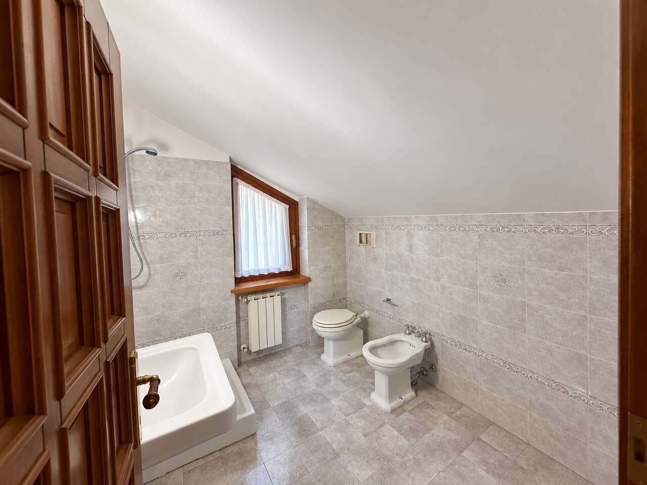 MONTE SORATTE, PRESTIGIOSA VILLA DIVISIBILE