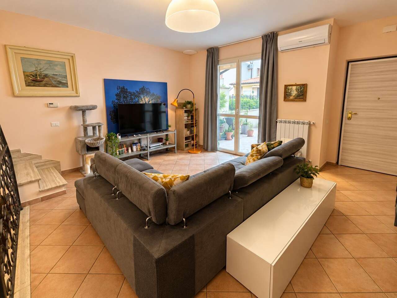 NEPI APPARTAMENTO IN VILLINO A SCHIERA NEPI APPARTAMENTO IN VILLINO A SCHIERA