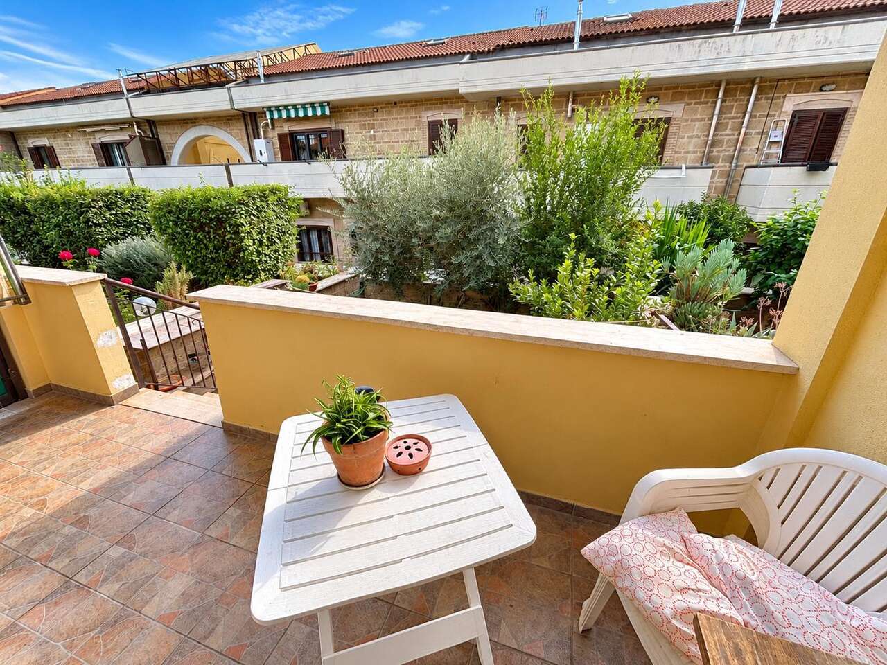 NEPI APPARTAMENTO IN VILLINO A SCHIERA NEPI APPARTAMENTO IN VILLINO A SCHIERA