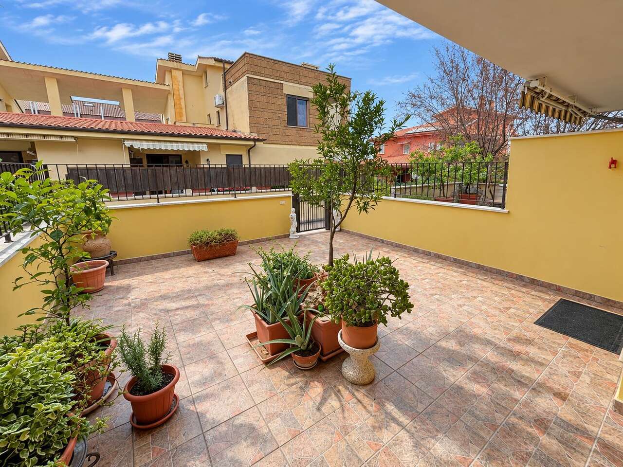 NEPI APPARTAMENTO IN VILLINO A SCHIERA NEPI APPARTAMENTO IN VILLINO A SCHIERA
