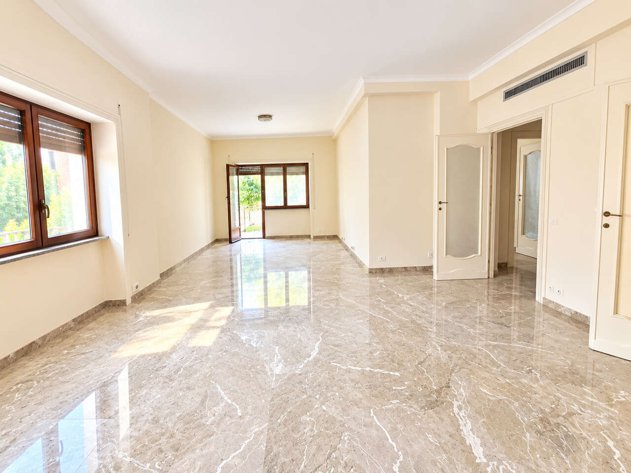 CASSIA, APPARTAMENTO CON GIARDINO 