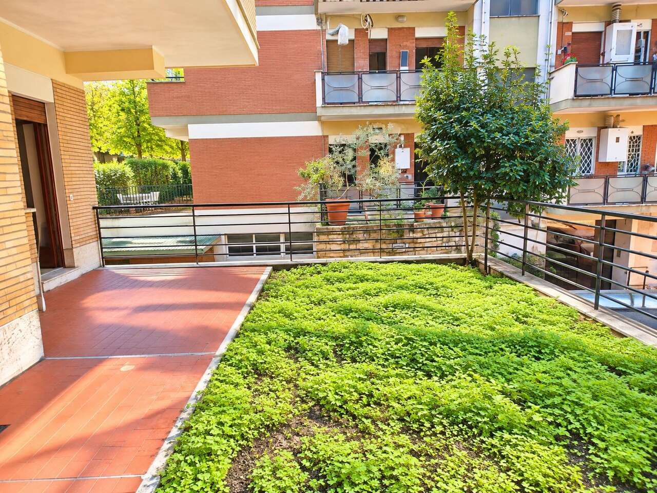 CASSIA, APPARTAMENTO CON GIARDINO 