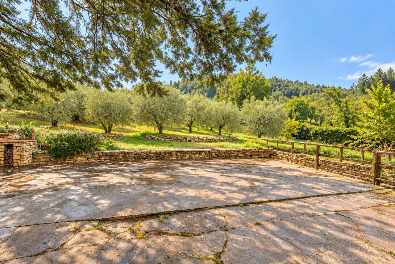 CAREGGI, PORZIONE DI COLONICA CON ULIVI CAREGGI, PORZIONE DI COLONICA CON ULIVI