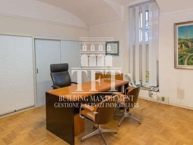 OFFICE WITH INDEPENDENT ENTRANCE