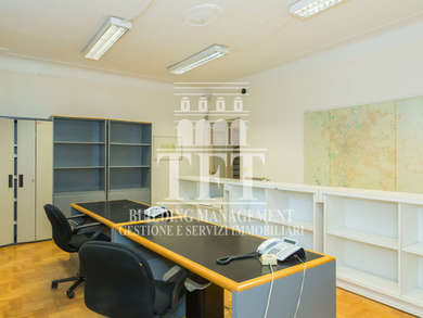 OFFICE WITH INDEPENDENT ENTRANCE