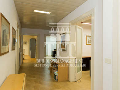 OFFICE WITH INDEPENDENT ENTRANCE