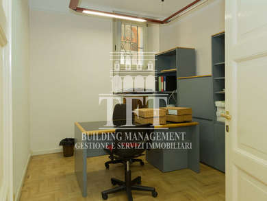 OFFICE WITH INDEPENDENT ENTRANCE