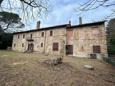 UMBRIA, COMPLESSO IMMOBILIARE CON TERRENO