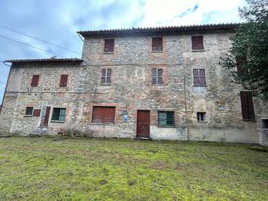 UMBRIA, COMPLESSO IMMOBILIARE CON TERRENO