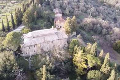 UMBRIA, COMPLESSO IMMOBILIARE CON TERRENO