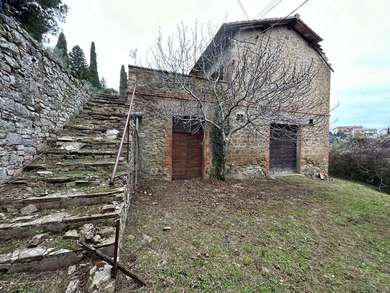 UMBRIA, COMPLESSO IMMOBILIARE CON TERRENO