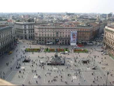 MILANO VENDITA INTERO STABILE