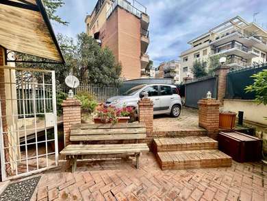 APARTMENT WITH LARGE TERRACE GARDEN