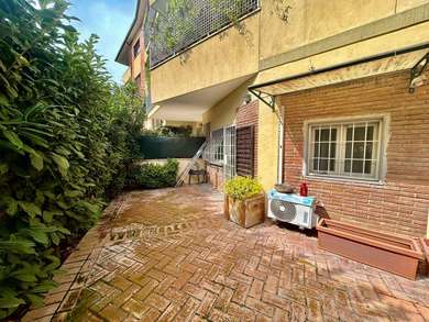 APARTMENT WITH LARGE TERRACE GARDEN