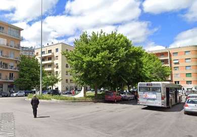 PIAZZA VESCOVIO VENDITA LOCALE A REDDITO