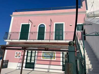 PONZA APPARTAMENTO IN VILLA D'EPOCA