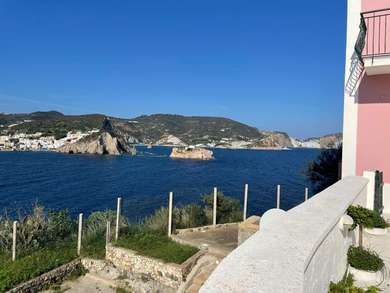 PONZA APPARTAMENTO IN VILLA D'EPOCA