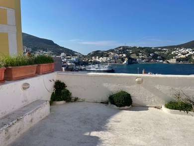 PONZA APPARTAMENTO IN VILLA D'EPOCA