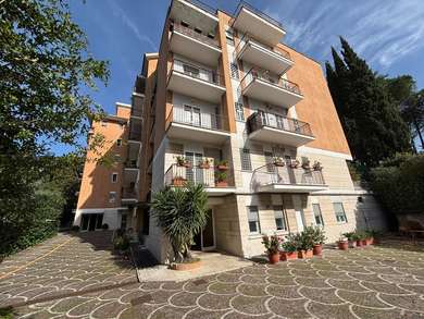 Charming Apartment with Garden