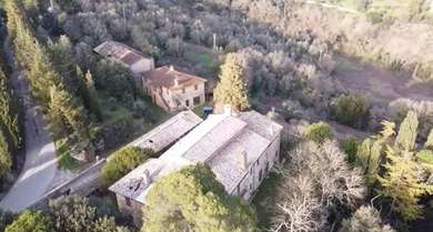 UMBRIA, REAL ESTATE COMPLEX WITH LAND