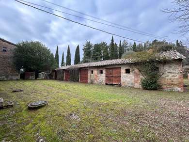 UMBRIA, REAL ESTATE COMPLEX WITH LAND