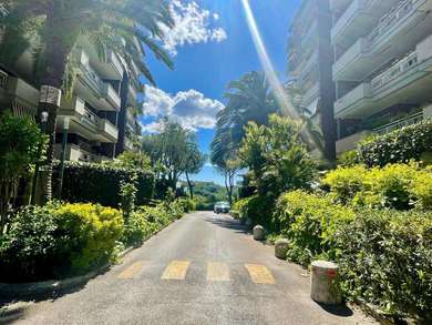 APPARTAMENTO CON TERRAZZO E VISTA NEL VERDE